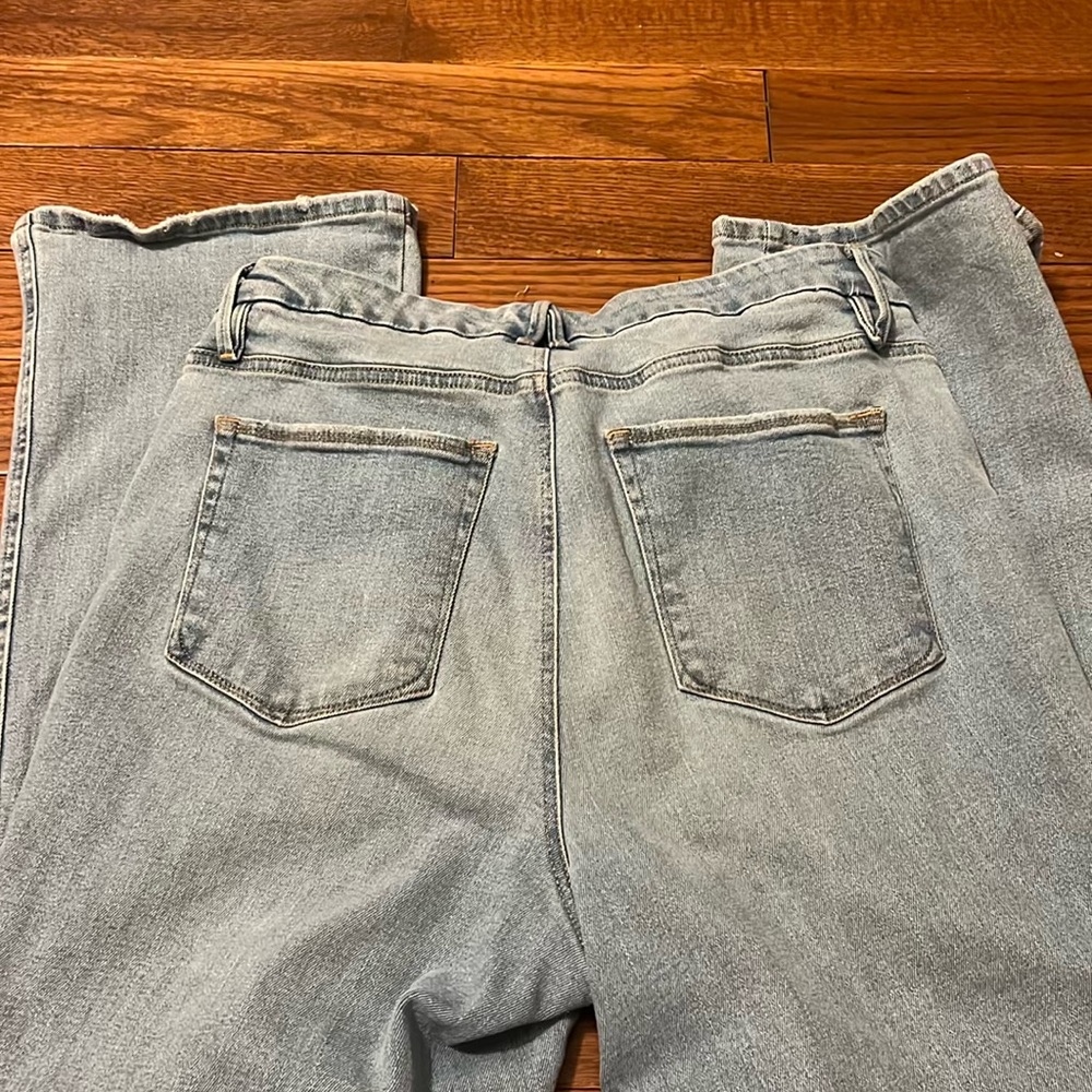 Good American Lightwashed Bootcut Jeans